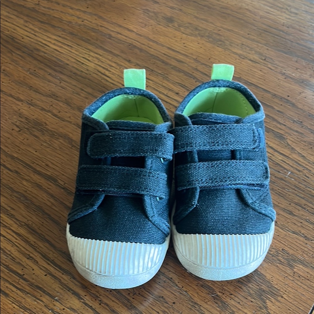 Cat and Jack Toddler Boys Canvas shoes Sz 7